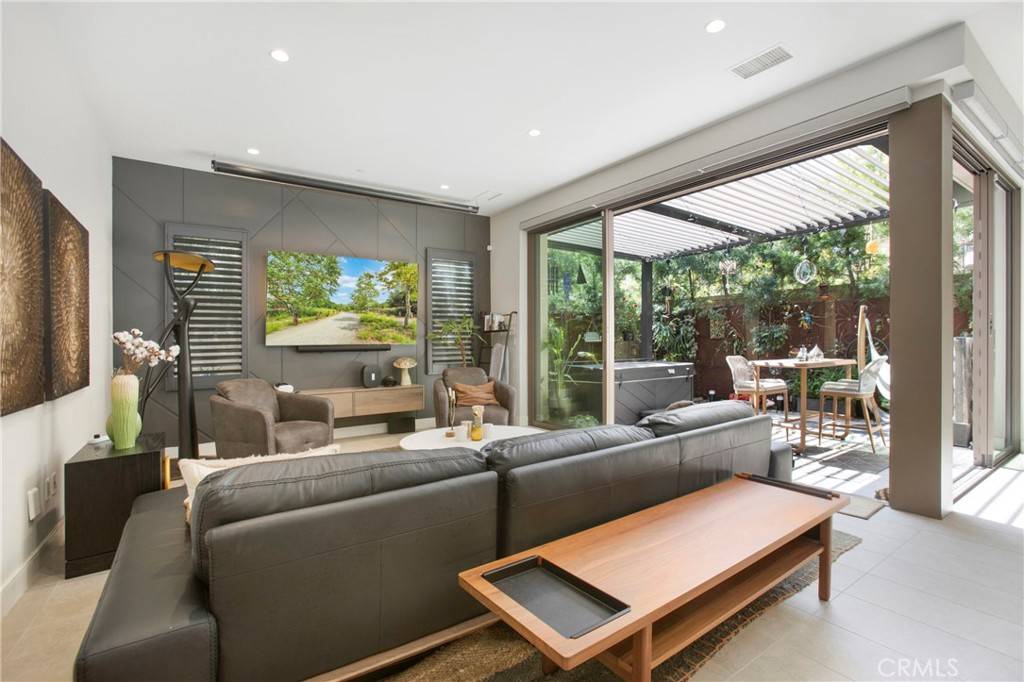 Irvine, CA 92618,120 Lomita