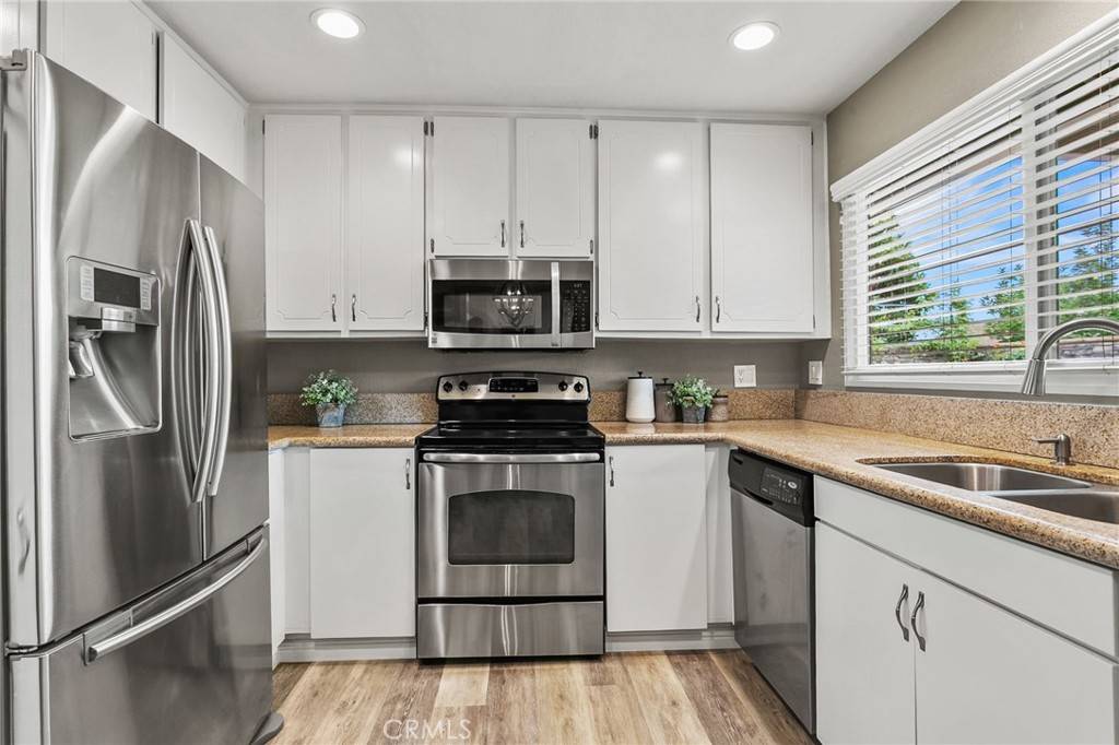 Laguna Hills, CA 92653,22552 Montova