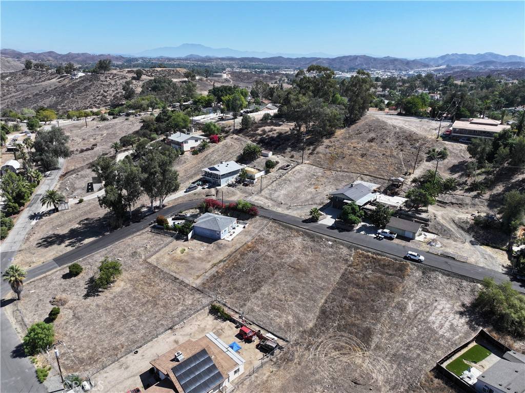 Lake Elsinore, CA 92530,0 Swan