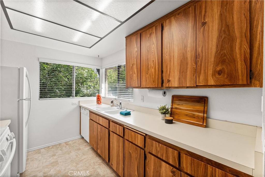 Irvine, CA 92614,1 Smokestone