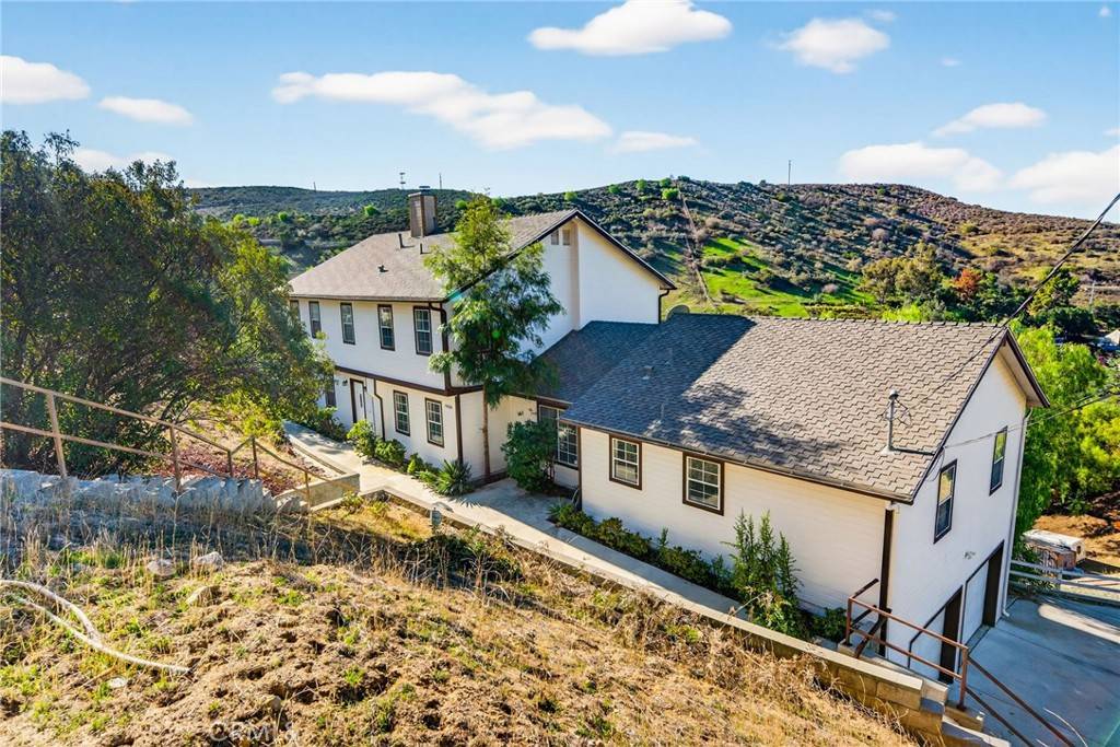 Sunland, CA 91040,9404 Wayside DR