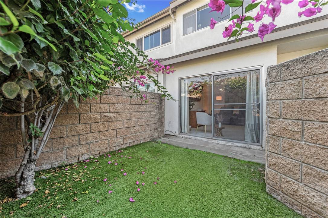 Santa Ana, CA 92704,5132 W 1st ST #B