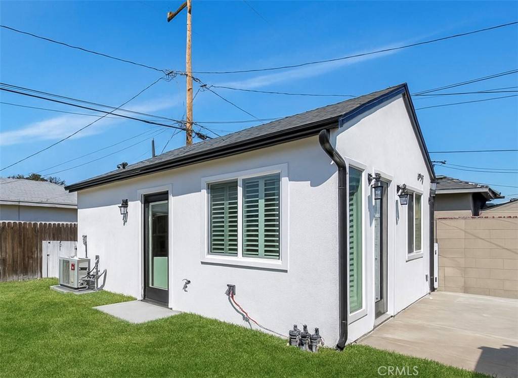 Fullerton, CA 92833,325 N Lee #A
