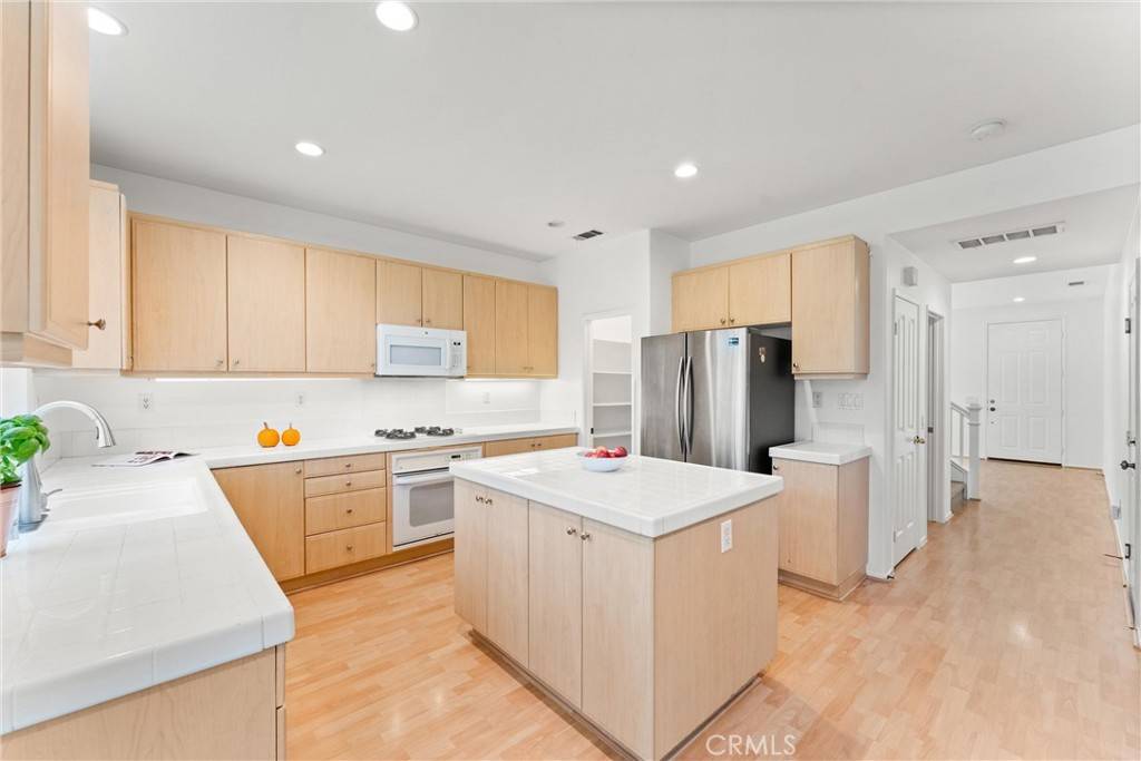 Irvine, CA 92618,73 Ivywood