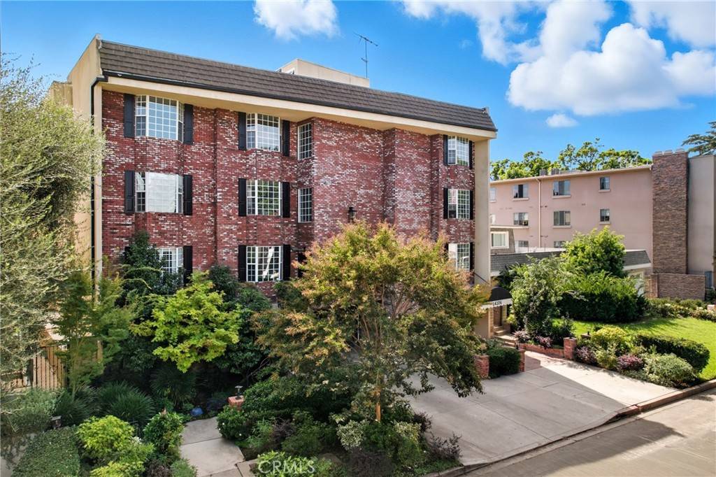 Sherman Oaks, CA 91423,14106 Dickens #302