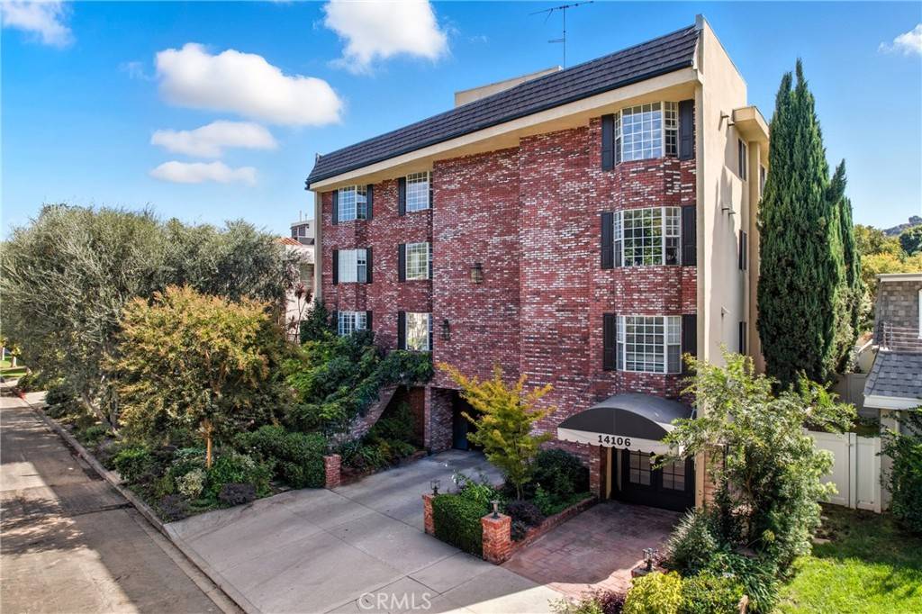 Sherman Oaks, CA 91423,14106 Dickens #302