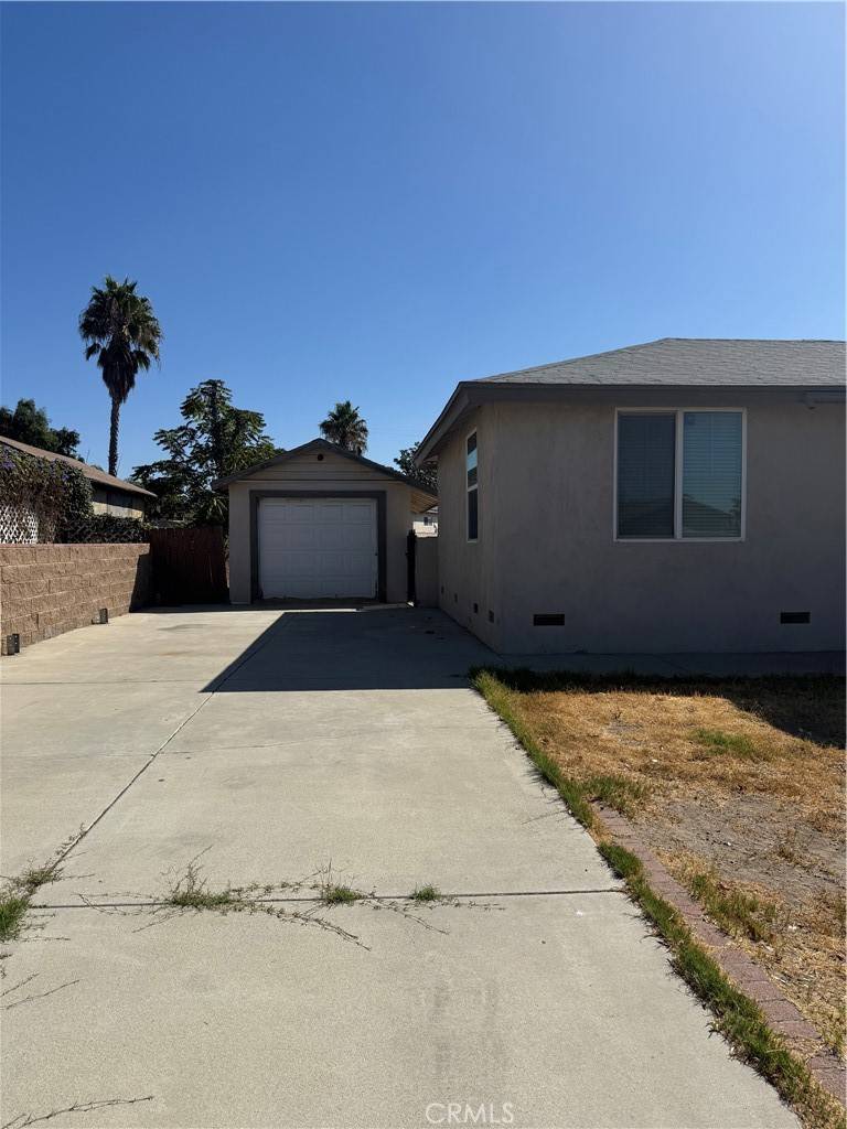 Fontana, CA 92335,9823 9823 Oleander