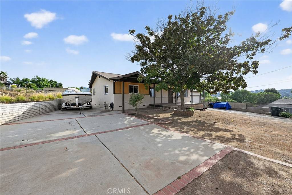 Escondido, CA 92027,612 Momar LN