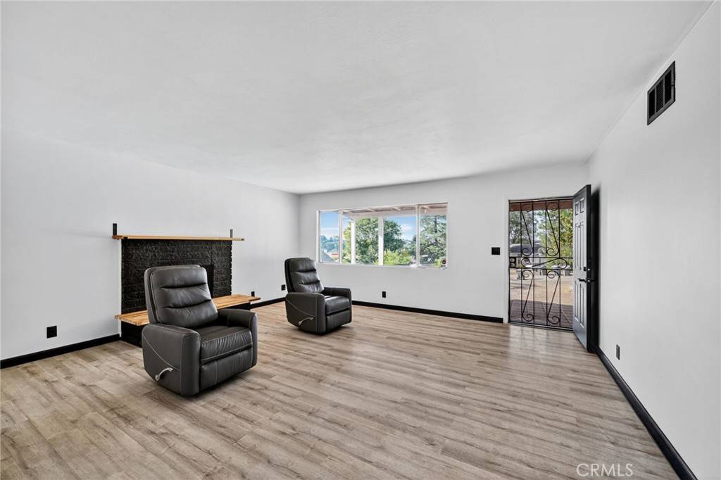 Escondido, CA 92027,612 Momar LN