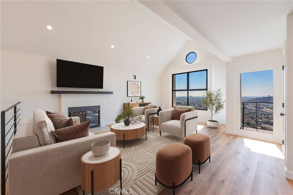 Los Angeles, CA 90065,1426 Killarney AVE