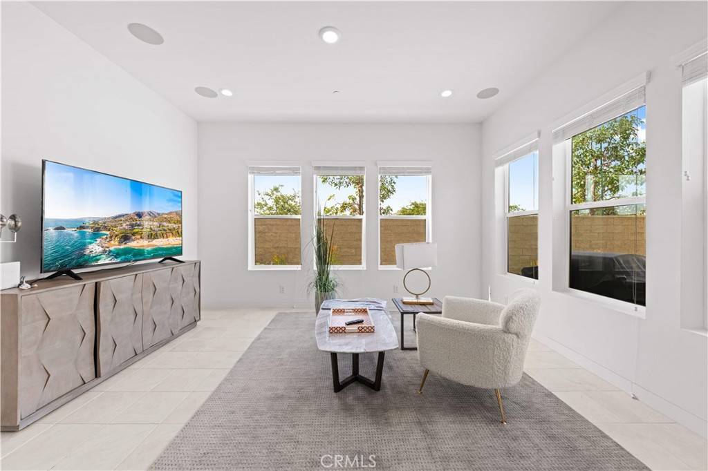 Lake Forest, CA 92630,121 Reyes Alley