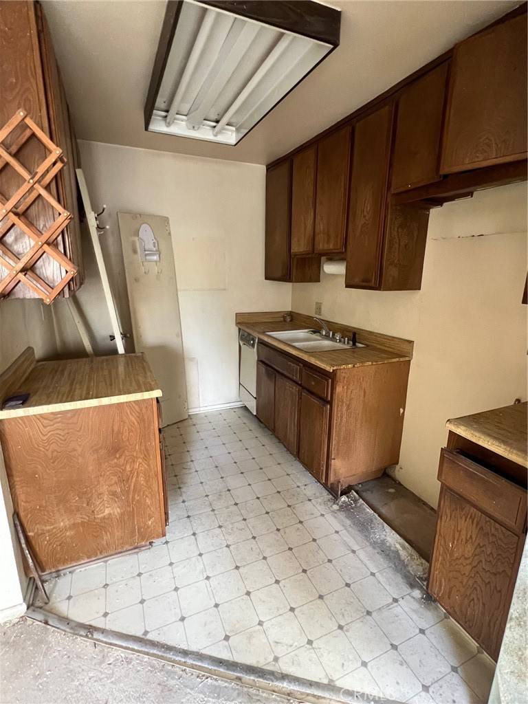 Los Angeles, CA 90042,5840 Benner ST #205