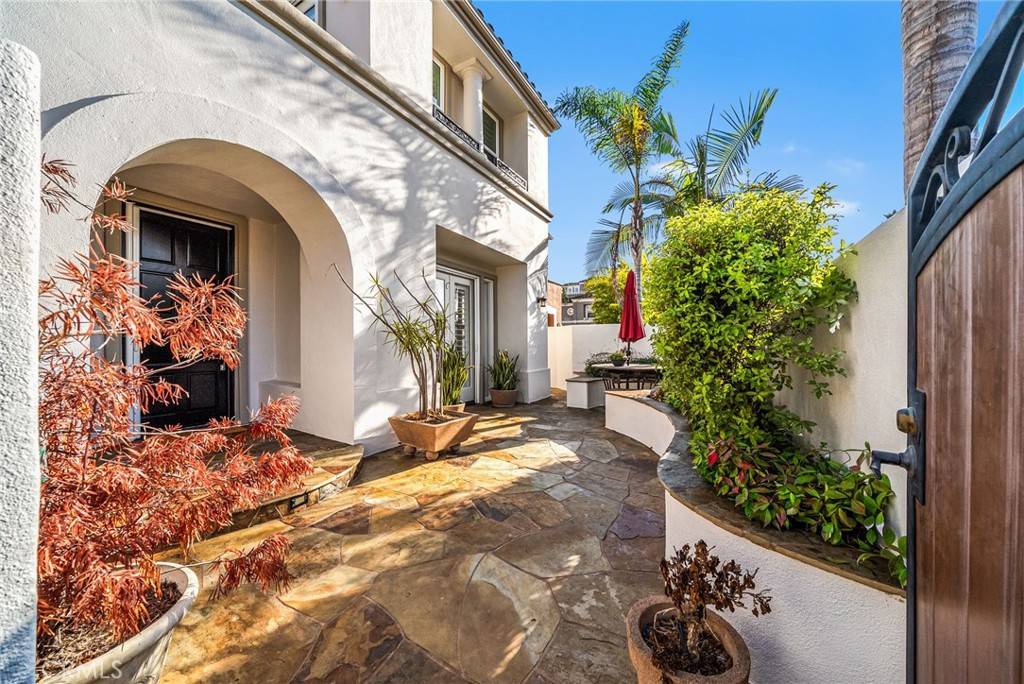 Huntington Beach, CA 92648,304 Goldenwest Street