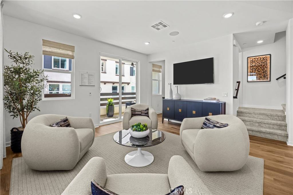 Claremont, CA 91711,1086 Foothill BLVD