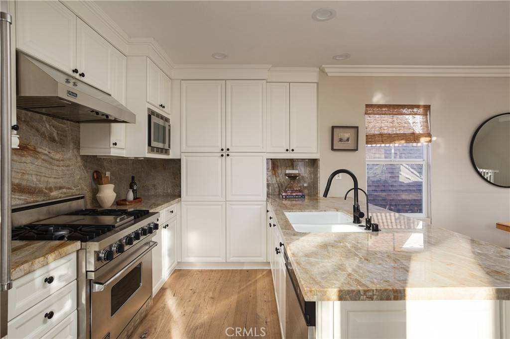 Corona Del Mar, CA 92625,433 1/2 Acacia