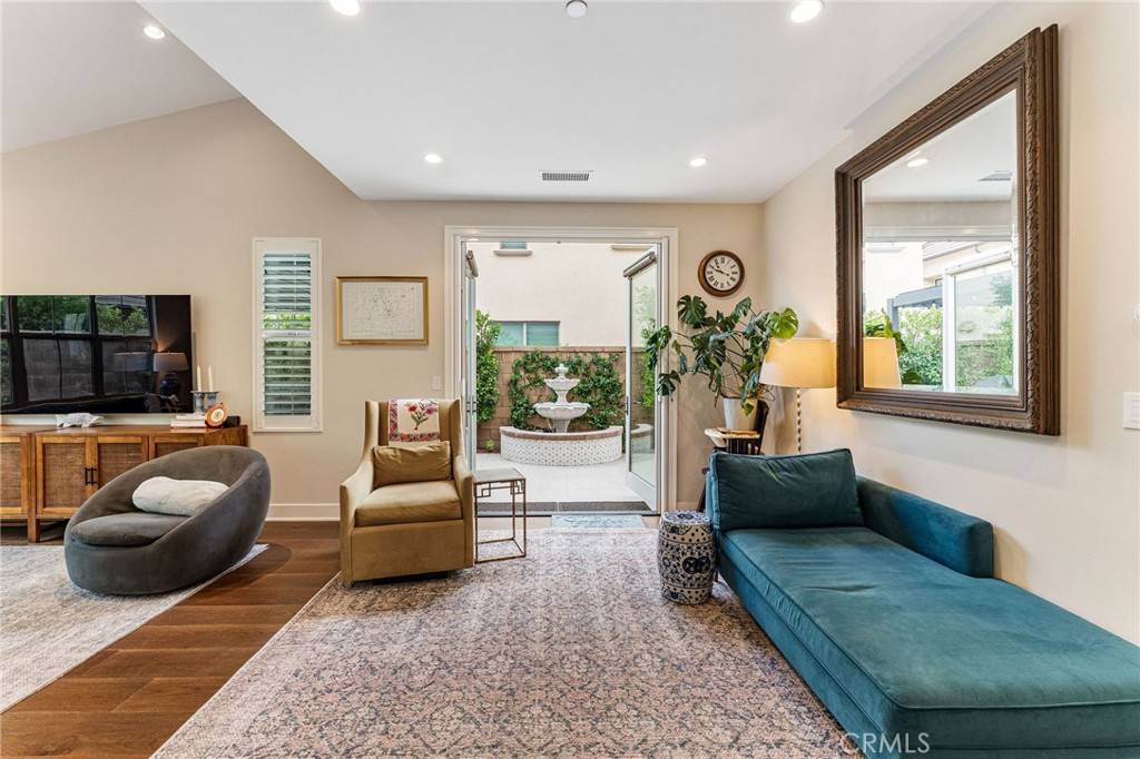 Irvine, CA 92620,117 Reflection