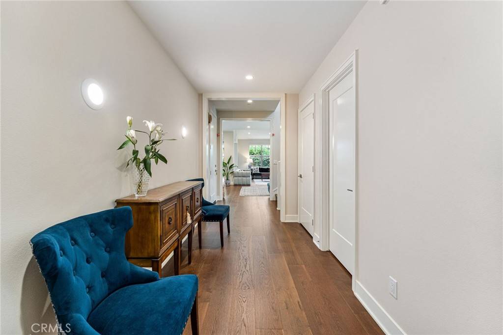 Irvine, CA 92620,117 Reflection