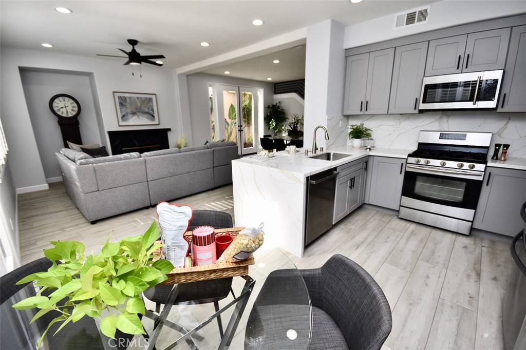 Irvine, CA 92606,26 Santa Catalina Aisle