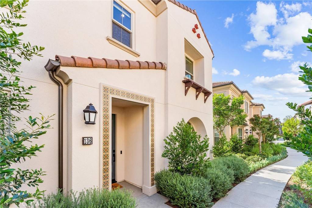 Irvine, CA 92618,136 Newburry