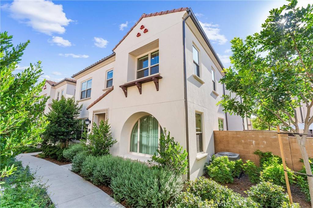 Irvine, CA 92618,136 Newburry