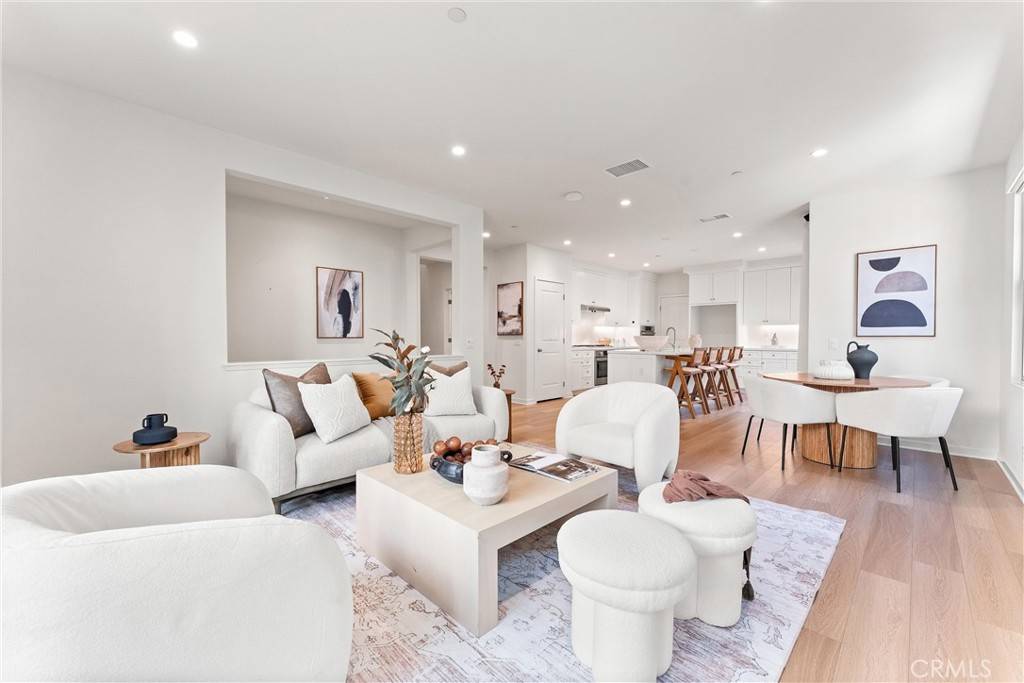 Irvine, CA 92618,136 Newburry