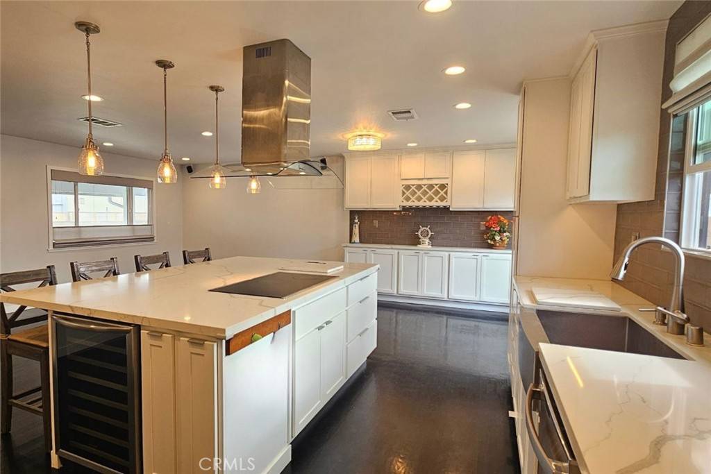 Huntington Beach, CA 92649,5352 Edinger