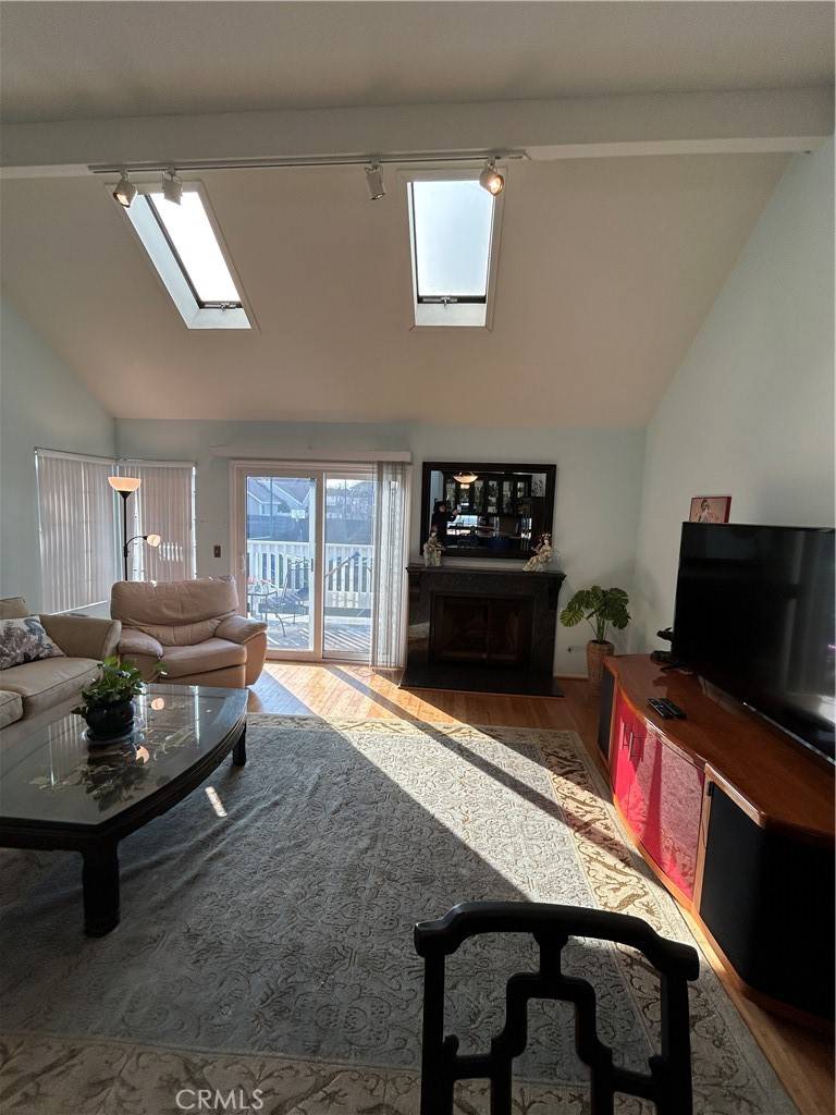 Huntington Beach, CA 92649,4682 Warner