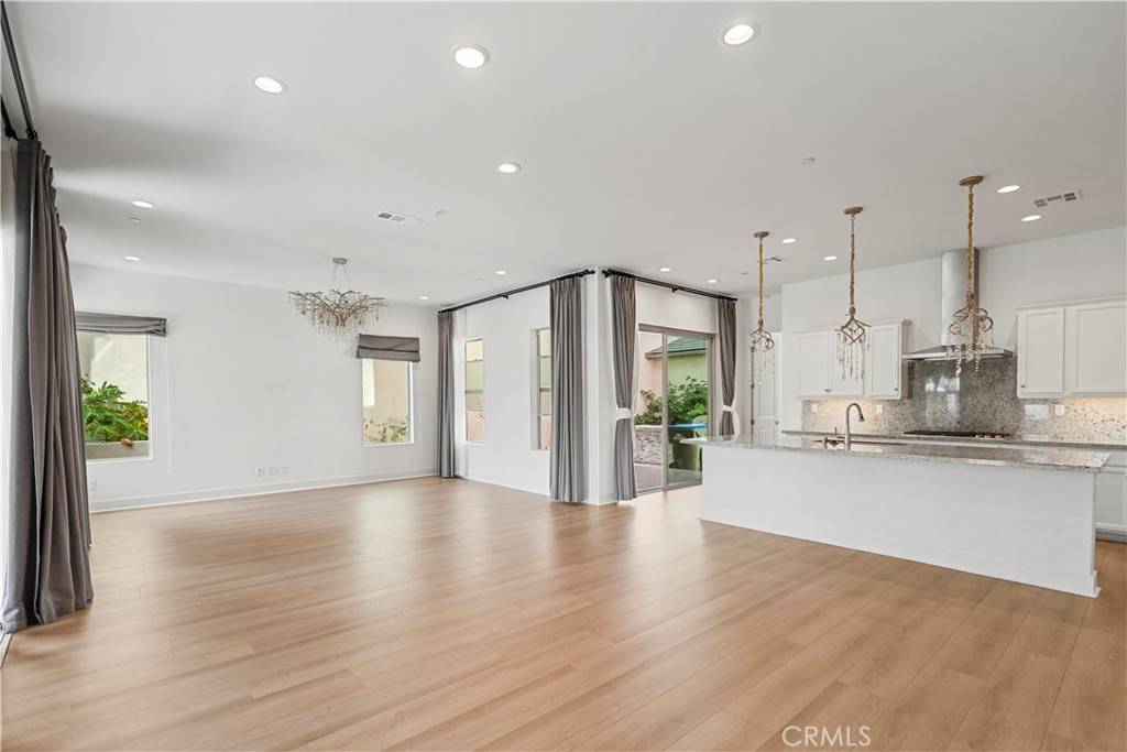 Irvine, CA 92618,145 Bosal