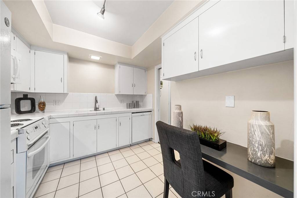 Fullerton, CA 92832,1641 S Pomona AVE #D36