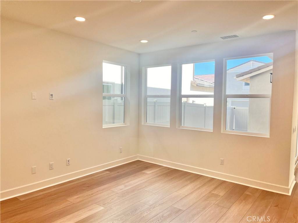 Ventura, CA 93004,10732 Sausalito RD