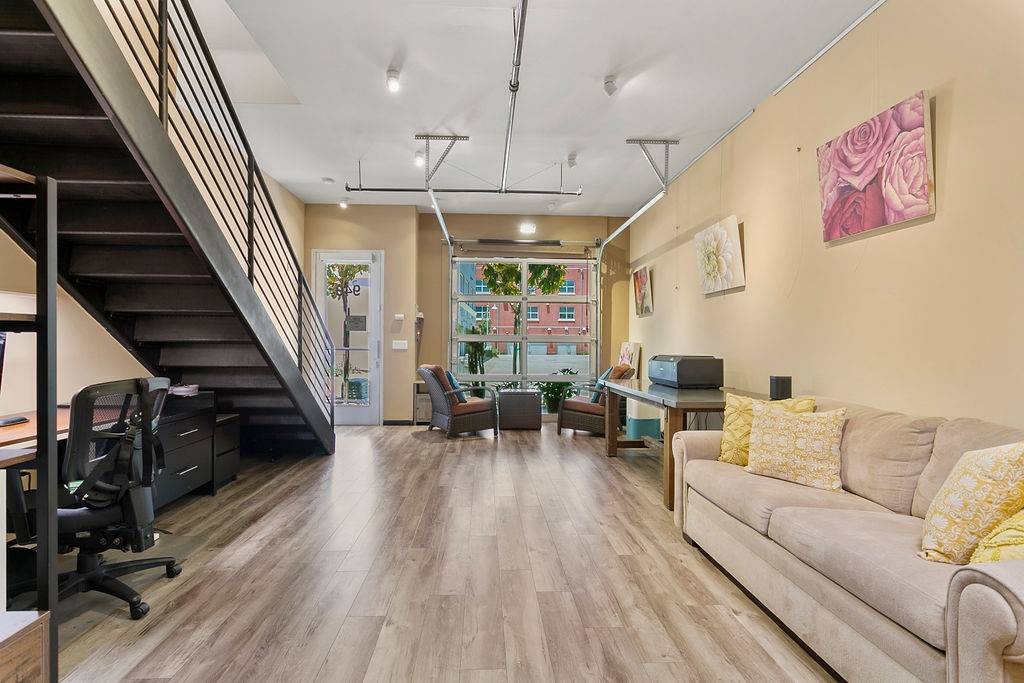 Santa Ana, CA 92701,949 E Santa Ana ST