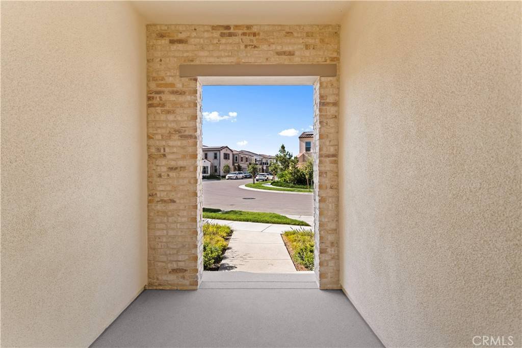 Irvine, CA 92618,100 Mossvine