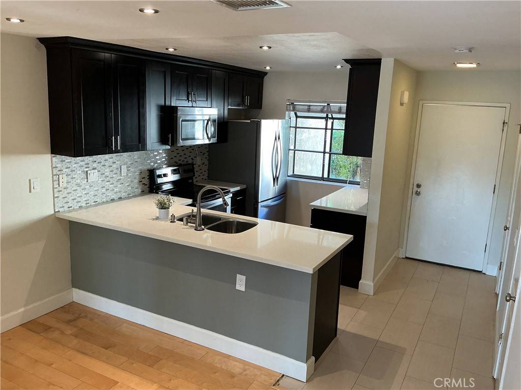 Irvine, CA 92620,251 Pineview