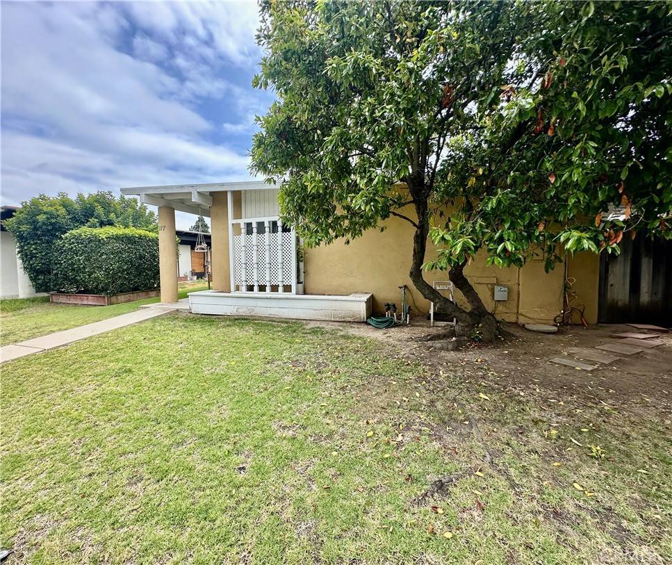 Costa Mesa, CA 92626,117 Clearbrook LN