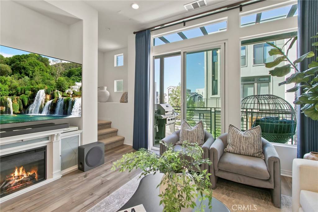 Irvine, CA 92618,102 Sawbuck