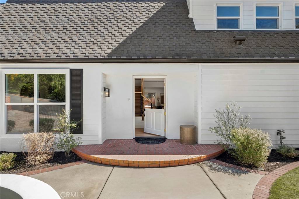 Santa Ana, CA 92705,10222 Deerhill