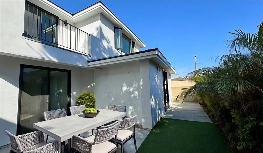 Costa Mesa, CA 92627,2214 Elden AVE