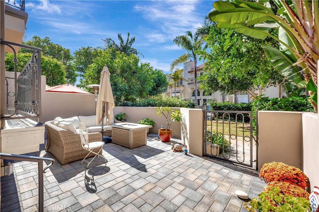 Huntington Beach, CA 92648,19305 Champion LN