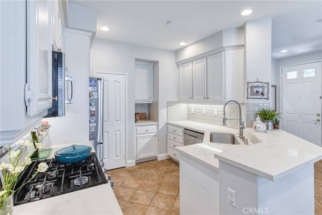 Irvine, CA 92602,50 Sapphire