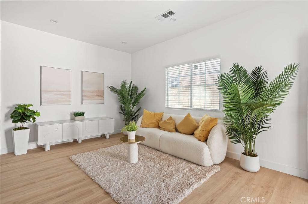 Tustin, CA 92780,1056 Walter AVE