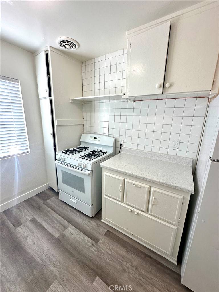 Los Angeles, CA 91606,6400 Camellia