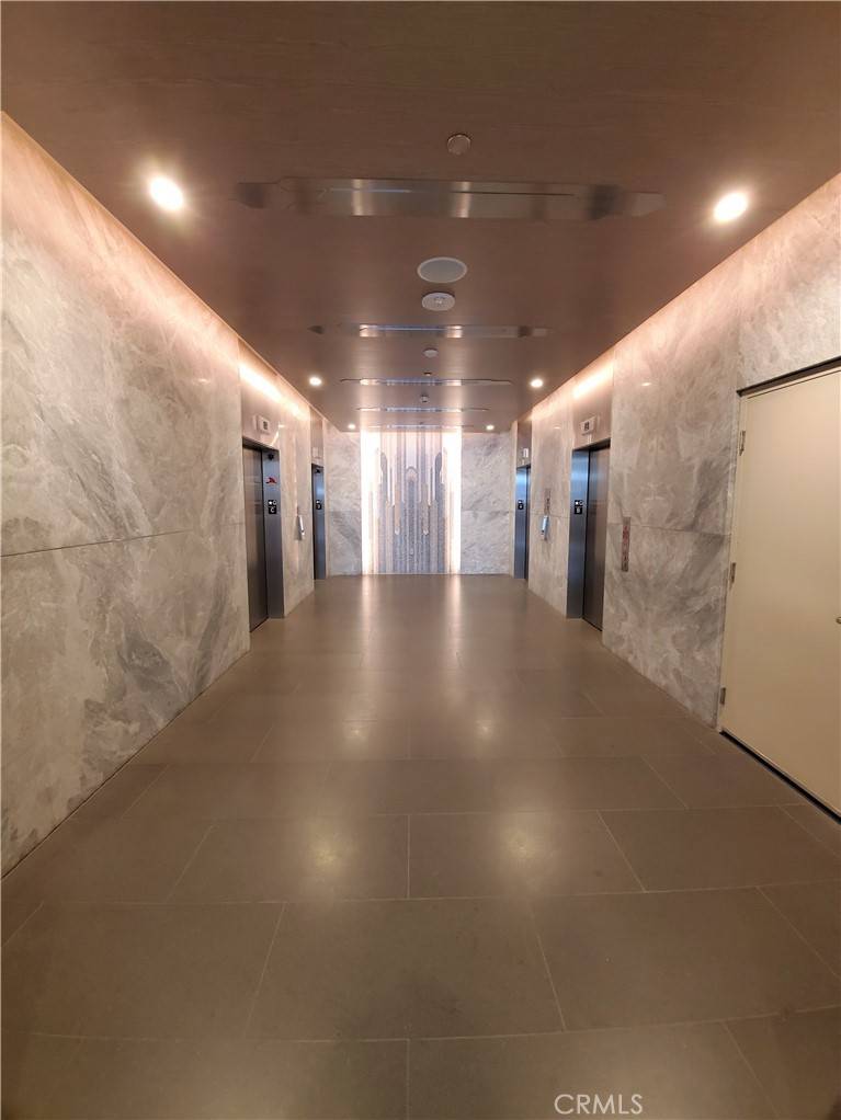 Los Angeles, CA 90017,877 Francisco St #1521