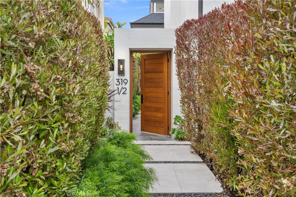 Corona Del Mar, CA 92625,319 1/2 Jasmine