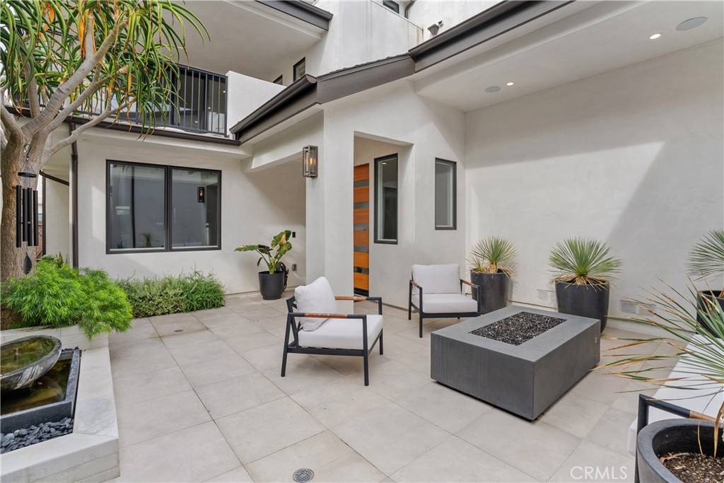 Corona Del Mar, CA 92625,319 .5 Jasmine