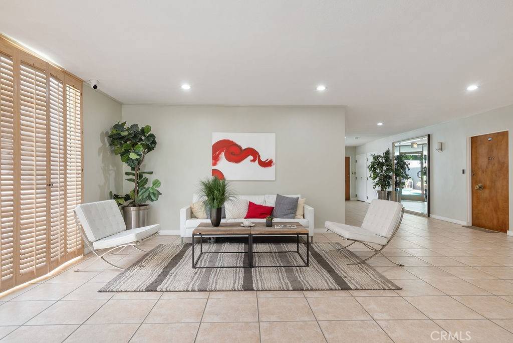 Beverly Hills, CA 90210,419 N Oakhurst DR #102