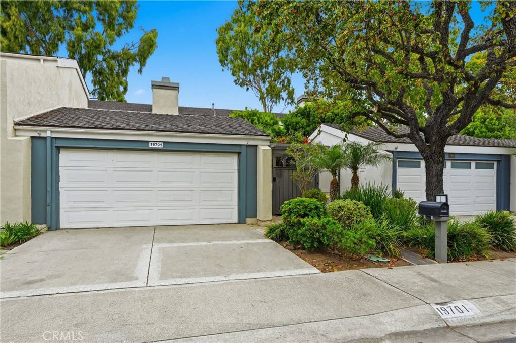 Huntington Beach, CA 92648,19701 Seacliff LN