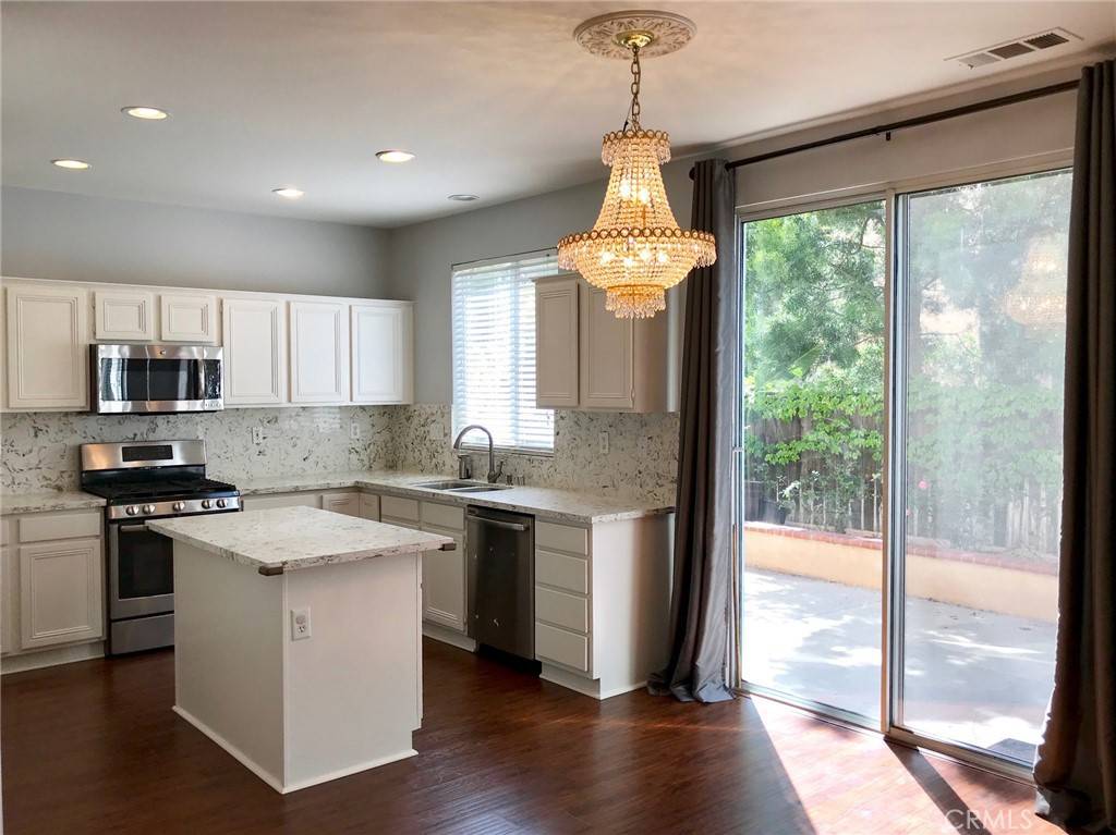 Irvine, CA 92602,15 Brookhollow