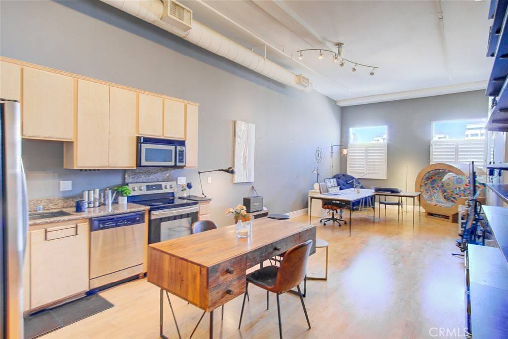 Pasadena, CA 91101,175 S Lake #402