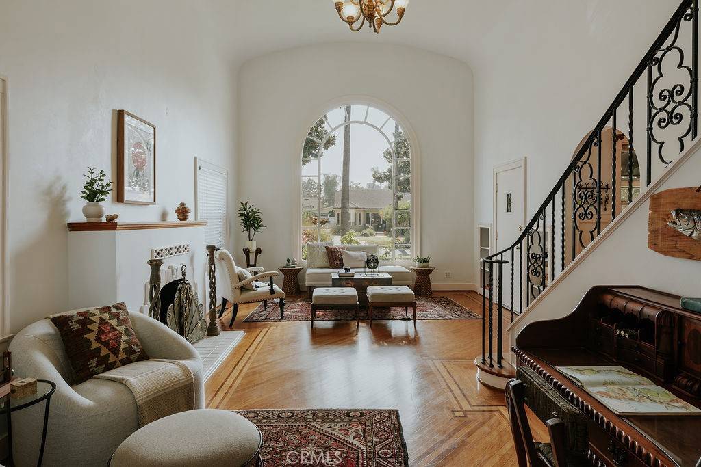 Fullerton, CA 92832,521 W Whiting AVE