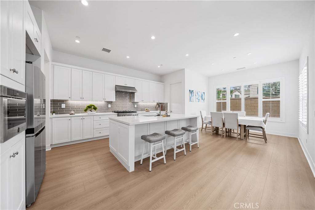 Irvine, CA 92618,118 Glydon